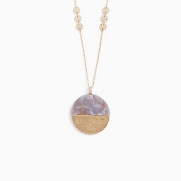 🆕 Gold-tone & Half Resin Round Pendant Necklace. I removed the tag. - Picture 2 of 4